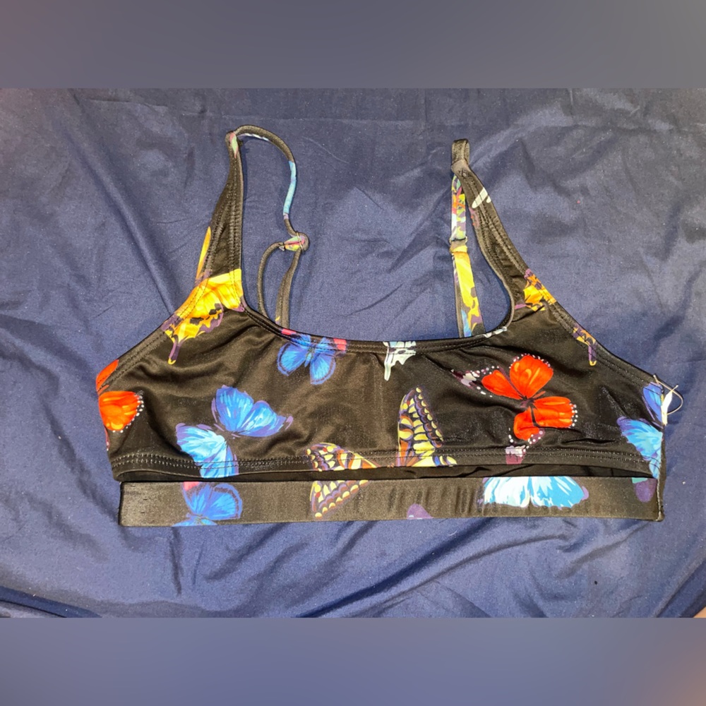 IHEARTRAVES | UNDERBOOB CROP | Medium